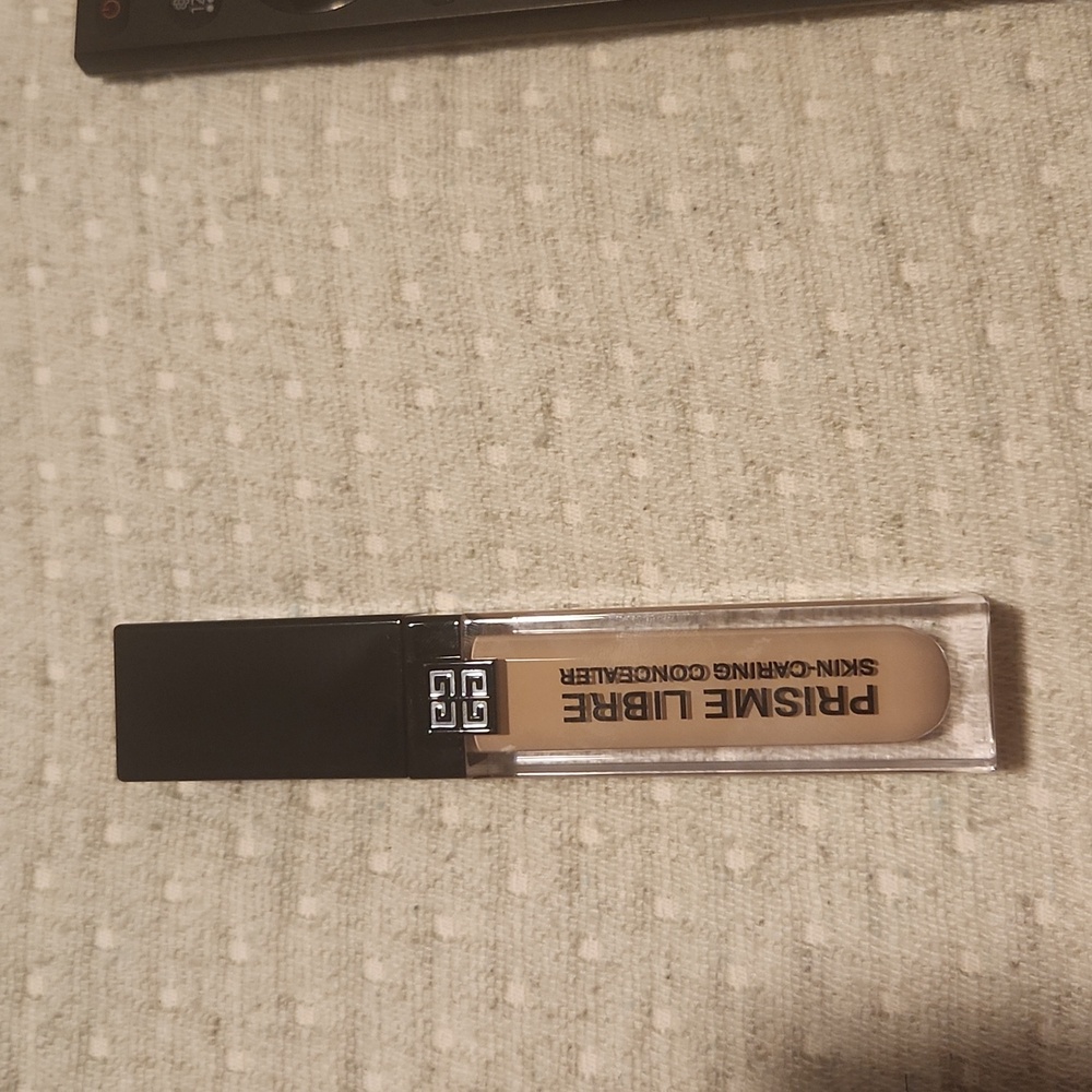 Givenchy Prisme concealer C240